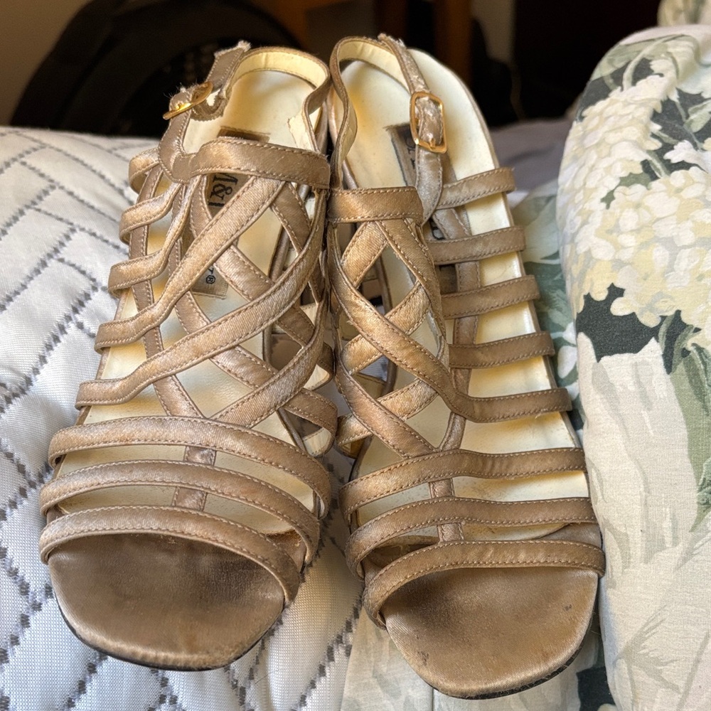 Sam & and Libby Elegant Strappy Gold Classy Boho Summer Sandals Women’s Size 7